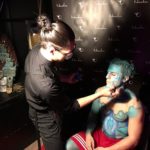 Body painting de Milo da Kamm en el stand de Naturalness Sabadell en la 1a Fashion night de Opera Garden